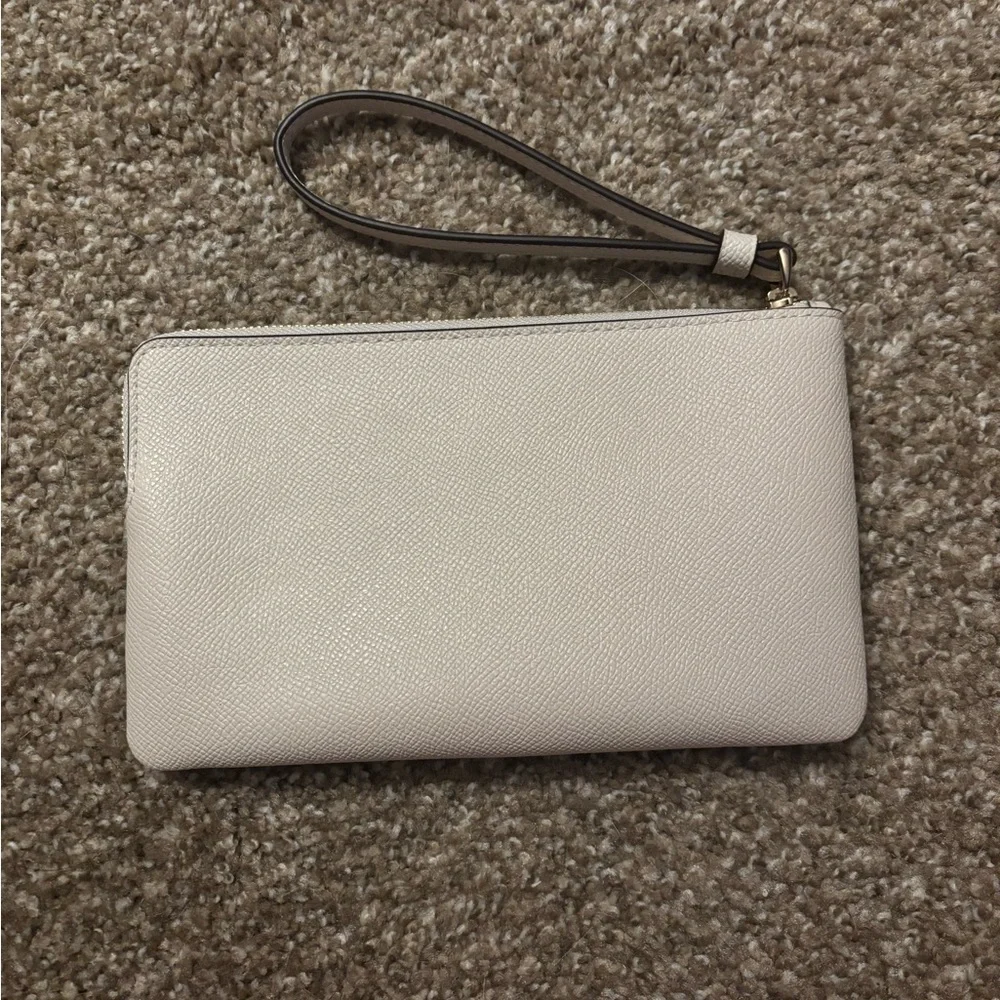 NWT Large Coach Wristlet - Picture 3 of 6
